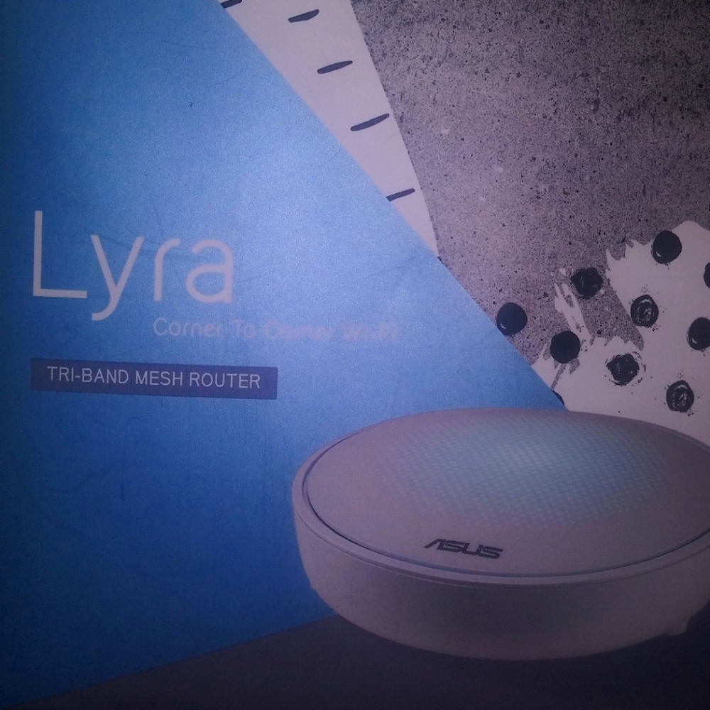 ASUS Lyra Tri- band Mesh router
